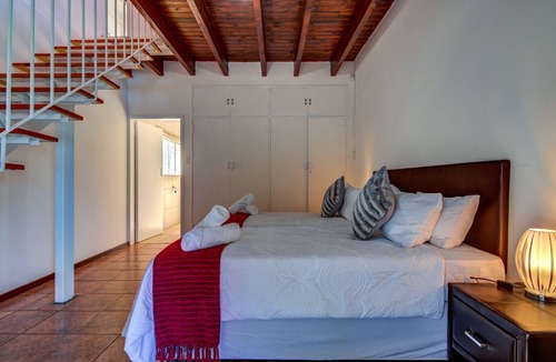 Kempton Park Bed & Breakfast | Grace Guesthouse & Tour is 10 min from OR Tambo Intern. Airport in Johannesburg
