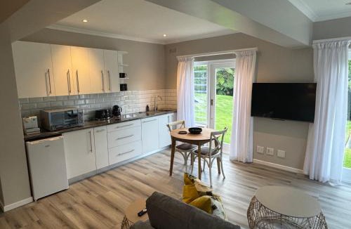 Constantia Apartment | Grace Suite - charming 1 bed suite with Solar