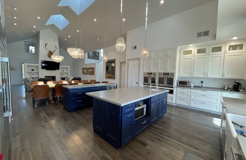 Sonoma House | Grand Luxury Estate, 5 min from Wineries, Chefs Kitchen, Pool & Spa, Bocce, Farm