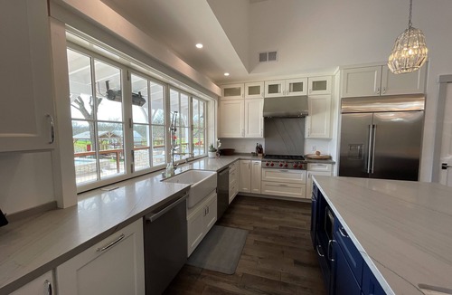 Sonoma House | Grand Luxury Estate, 5 min from Wineries, Chefs Kitchen, Pool & Spa, Bocce, Farm
