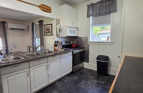 Confluence House | Grand Victorian - Easy GAP Access, shops, and restaurants