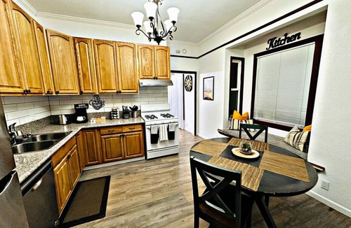 Downtown Sacramento House | Grand Victorian in Mansion Flats - 3BR/1.5BA