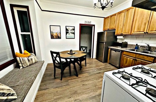Downtown Sacramento House | Grand Victorian in Mansion Flats - 3BR/1.5BA