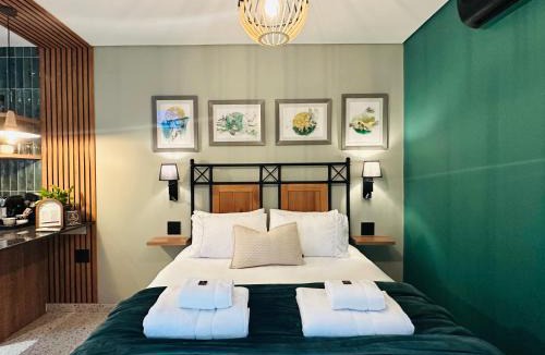Potchefstroom House | Green Ivy Luxury Room with Private Garden