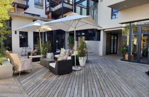 Knysna Central Apartment | Grey on Gray the Gallery