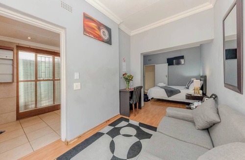 Greater Johannesburg Metropolitan Area Bed & Breakfast | Grey Room!