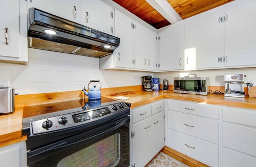 Gualala House | Gualala 1BR blufftop cottage with fireplace & grill — dog friendly