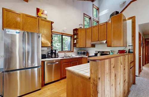 Anchor Bay House | Gualala 3BR forested home with fireplace & EV charger — dog friendly