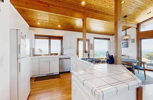 Gualala House | Gualala 3BR hot tub — Gualala ocean-view home with privat
