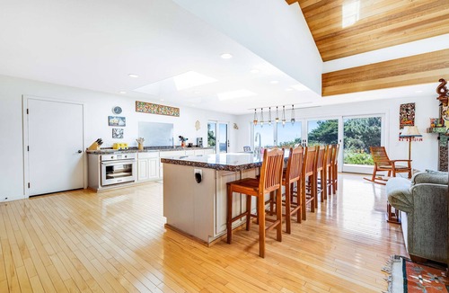 Gualala House | Gualala 3BR ocean-view home with hot tub — walk to Cooks Beach