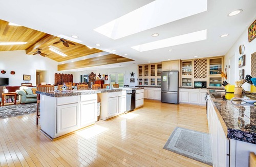 Gualala House | Gualala 3BR ocean-view home with hot tub — walk to Cooks Beach
