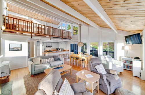 Gualala House | Gualala blufftop cottage with fireplace & grill, dogs welcome