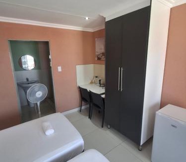 Tonga House | Guduza Guest house 02