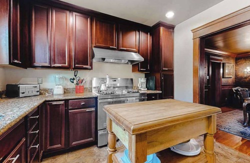 Guerneville Cabin | Guerneville 3BR riverfront log lodge with hot tub — dogs welcome