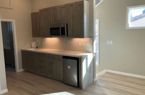 Burlingame Hills Cottage | Guest cottage by Mills Canyon nature preserve in Burlingame.