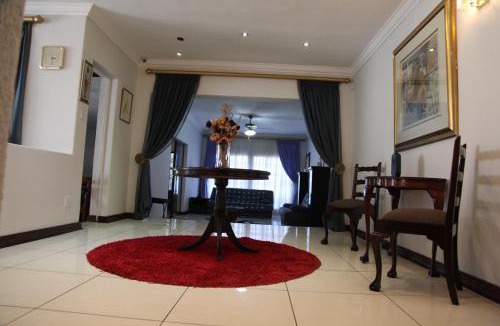 Kempton Park House | Guest Home KS2E - Self Catering