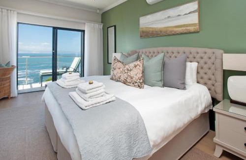 Hermanus City-Centre Apartment | Hamewith Penthouse