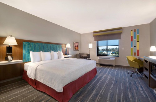 Marina Hotel | Hampton Inn & Suites Marina