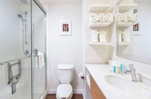 Burlingame Hotel | Hampton Inn & Suites San Francisco-Burlingame-Airport South