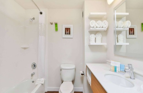 Burlingame Hotel | Hampton Inn & Suites San Francisco-Burlingame-Airport South