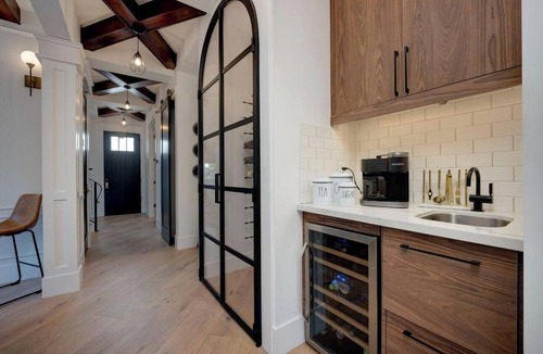 Folsom House | Hand Crafted Colonial-Style Home in The Heart of Folsom