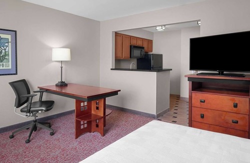 Downtown Hotel | Handy Studio w/Full Equipped Kitchen and Oversized work desk