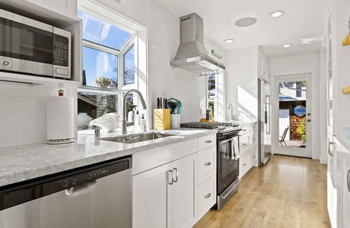 Eastside Santa Cruz House | Harbor home - with a hot tub!