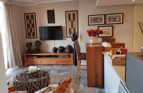 Victoria and Alfred Waterfront Apartment | Harbour Bridge Suite 220
