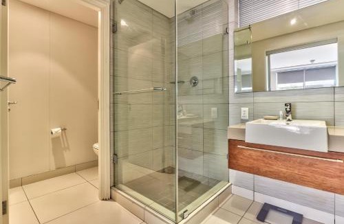Victoria and Alfred Waterfront Apartment | Harbour Bridge Waterfront