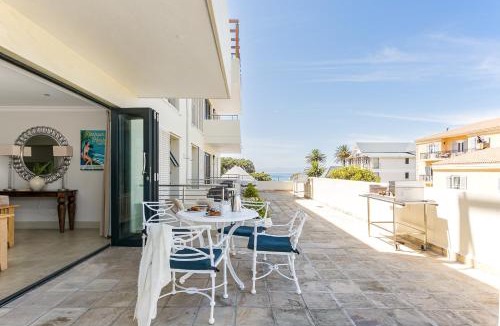 Hermanus City-Centre Hotel | Harbour House Hotel - Harbour Square