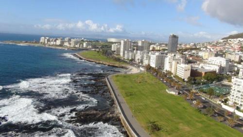 Cape Town City Centre Apartment | Harbour Terrace 14 by CTHA