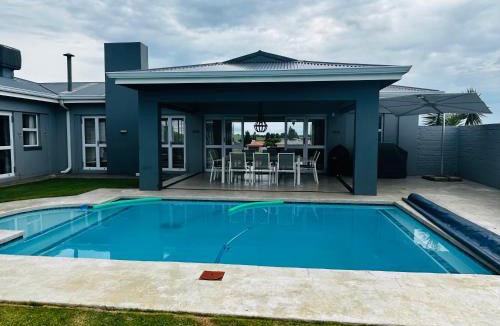 Vaal Marina House | Harbour Town 12 Sleeper