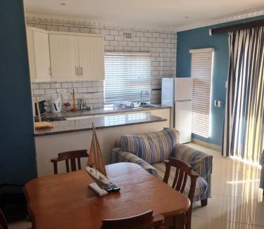 Port Edward Apartment | Hardman Beach House