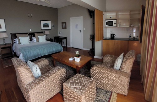 Nahoon Bed & Breakfast | Harewood Lodge