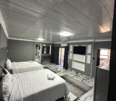 Mahikeng House | Harry's Luxury Guest House