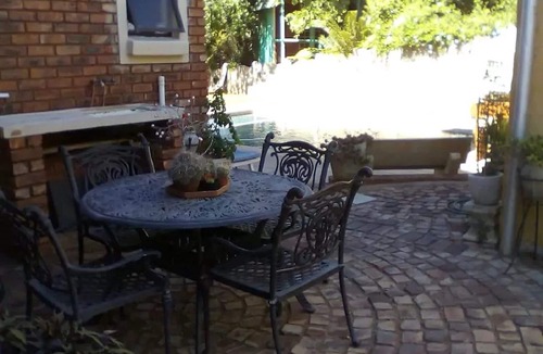 Schoemansville Apartment | Hartbeespoort Dam Getaway Apartment