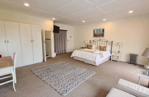 Bunkers Hill House | Hathaway Guest House