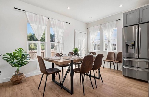 Hayward House | Hayward 5BR Cozy Spacious House, AC/Free Parking