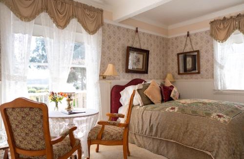 Mendocino Bed & Breakfast | Headlands Inn Bed and Breakfast