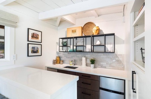 Geyserville House | Healdsburg 3-Bedroom Home Surrounded by Manicured Gardens and Stunning Vineyards