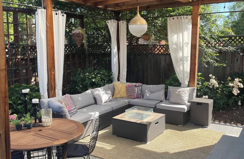 Napa House | Heart of Napa Modern Beauty + Hot Tub and Gazebo