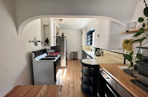 Petaluma House | Heated Pool and hot tub! Charming Home walking distance to downtown Petaluma.