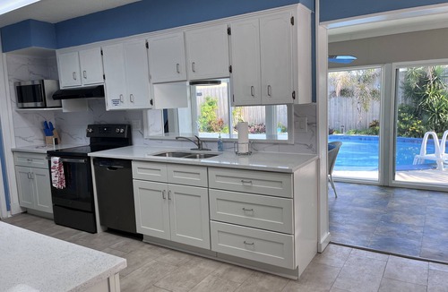 Ortona Park House | Heated pool, large home across from the beach. Lots of amenities included.