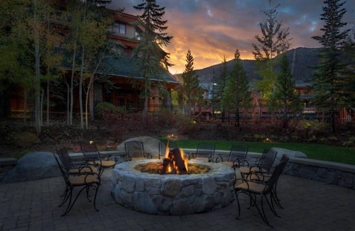 Lakeside Park Condo | Heavenly Village - Grand Residence-Studio Condo with kitchen & private hallway.