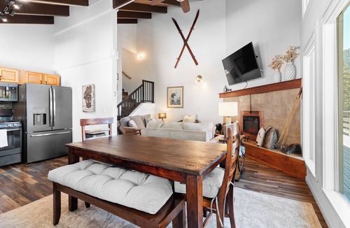Tahoe Village Condo | Heavenly Wonderland-3bd/2ba condo with amazing mountain and lake views. Sleeps 8
