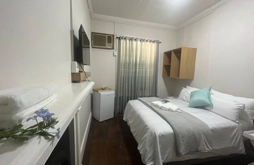 Uitenhage House | HEBA GUESTLODGE