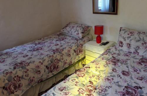Universitas House | Heila's in house Family room-Homestay!