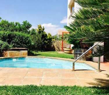 Gordon's Bay Bed & Breakfast | Helderberg Guesthouse