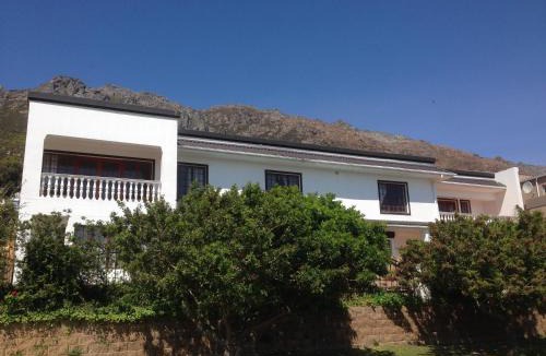 Gordon's Bay Bed & Breakfast | Helderberg Guesthouse