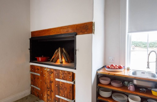 De Rust House | Heritage Property Sleeping 6 guests